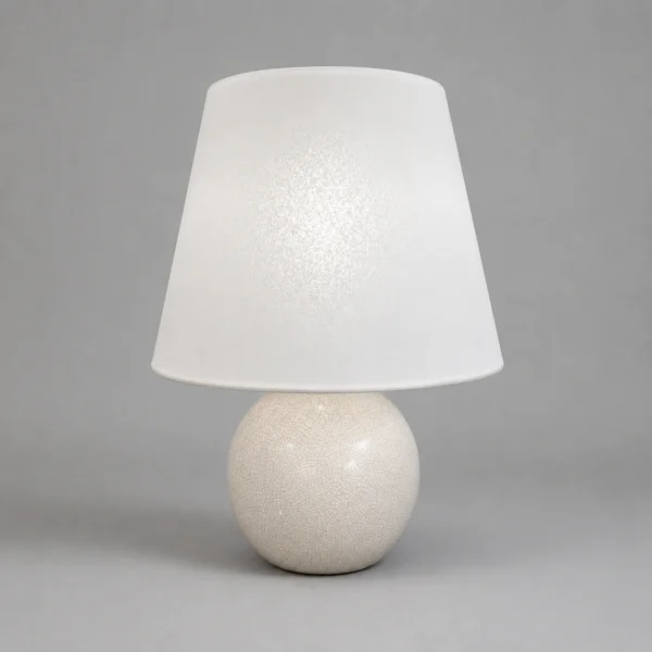 minimalist_white_table_lamp_design
