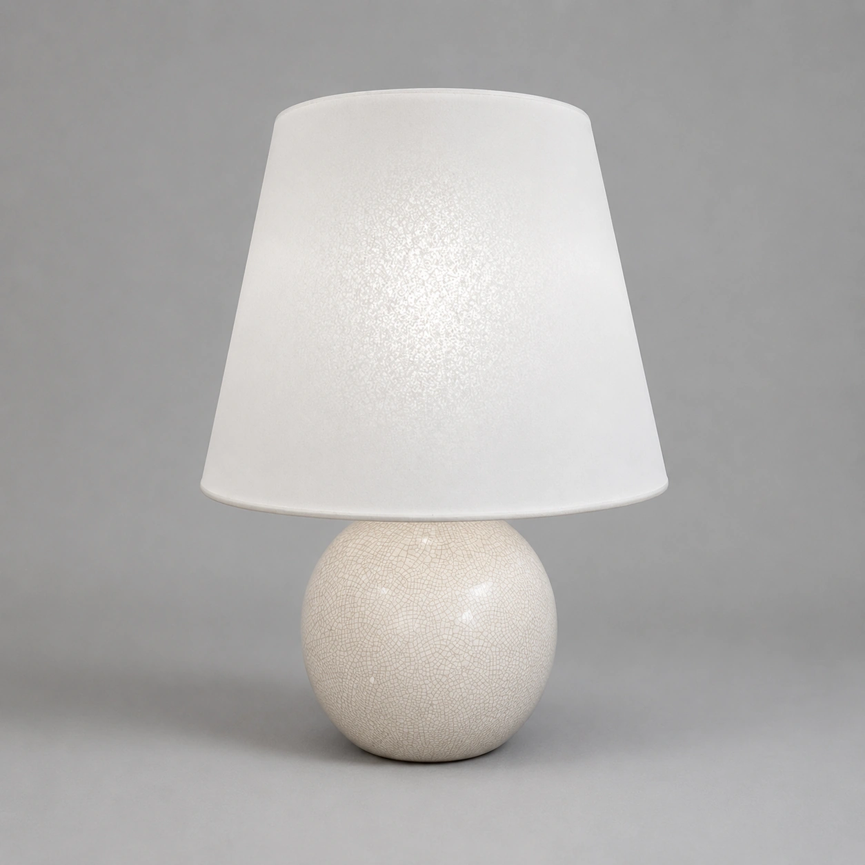 minimalist_white_table_lamp_design
