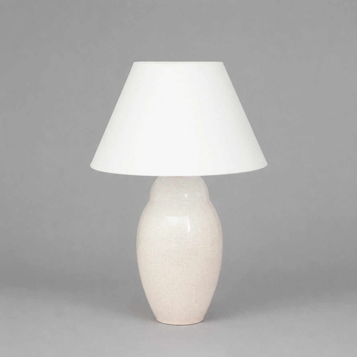 minimalist_table_lamp_on_gray_background