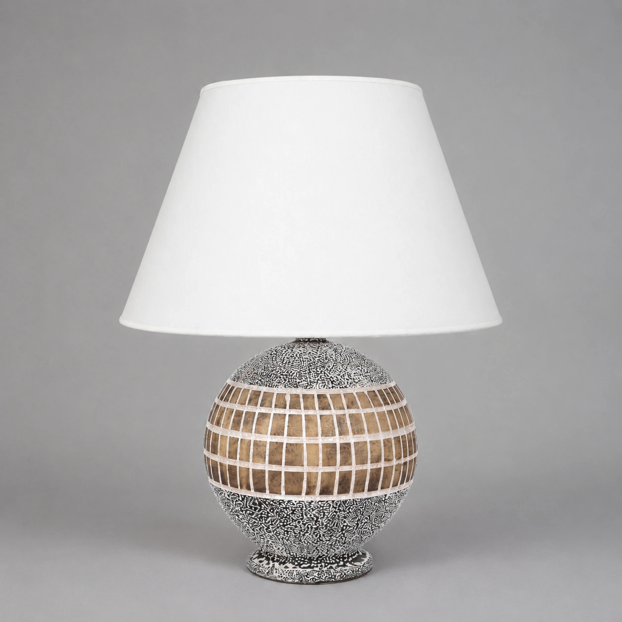 minimalist_table_lamp_with_mosaic_base
